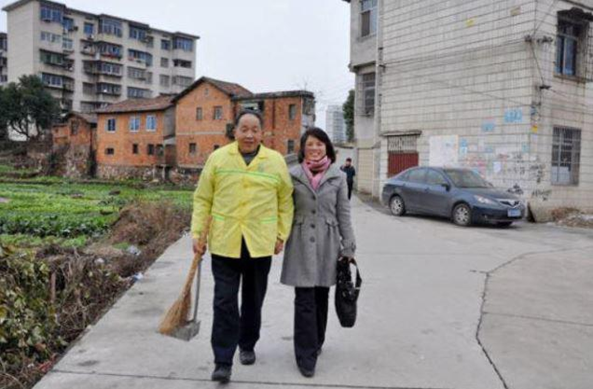 Cô giáo 38 tuổi kết hôn với ông lão 66 tuổi, cái kết thật ngỡ ngàng - Ảnh 1.