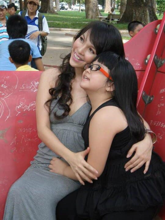 Gallery - Hiền Thục 24 năm làm mẹ đơn thân, hiện có cuộc sống bình yên ở tuổi trung niên