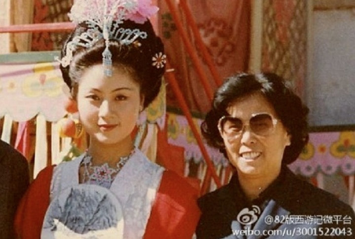 Mã Lan được đạo diễn Dương Khiết thuê máy bay chở từ Bắc Kinh tới Vân Nam quay phim trong một ngày rồi lập tức trở về. Nguyên nhân khiến Mã Lan được nhận chế độ đặc biệt vì bà là một diễn viên hạng A cấp quốc gia. Thời điểm đó, Mã Lan đã đảm nhận nhiều vai chính trong các vở kịch nổi tiếng. Bà nhận được rất nhiều giải thưởng uy tín.