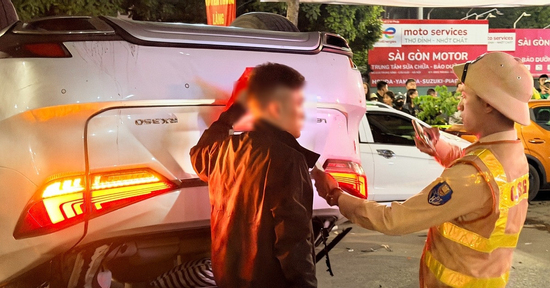 Khởi tố tài xế ô tô Lexus gây tai nạn liên hoàn ở Hà Nội