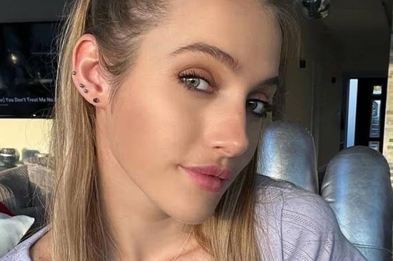 Mẫu nữ 25 tuổi bỏ bằng thần kinh học để làm nội dung 18+, thu nhập hơn 4 tỷ đồng/năm