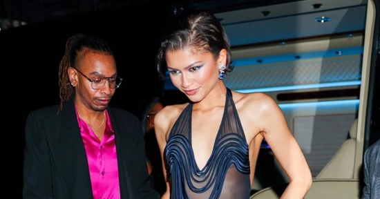 Nữ diễn viên 30 tuổi diện váy xuyên thấu không nội y táo bạo