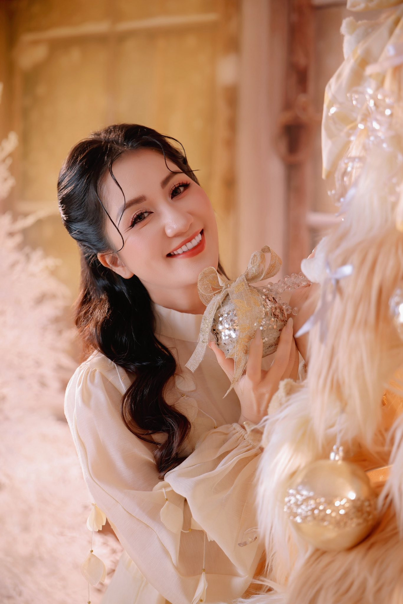 44 tuổi và trải qua 3 lần sinh nở nhưng Khánh Thi vẫn khoe vóc dáng nóng bỏng nhờ siết cân đúng cách - Ảnh 7.