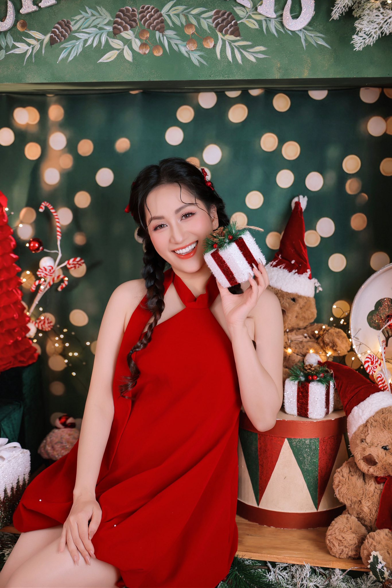 44 tuổi và trải qua 3 lần sinh nở nhưng Khánh Thi vẫn khoe vóc dáng nóng bỏng nhờ siết cân đúng cách - Ảnh 8.