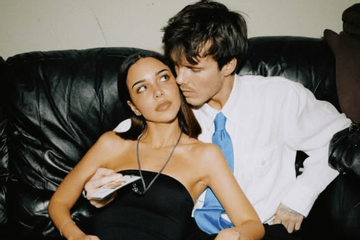 Con trai Beckham đáp trả cực gắt anti-fan kém duyên khi bị nói yêu 'gái già' ngang mẹ