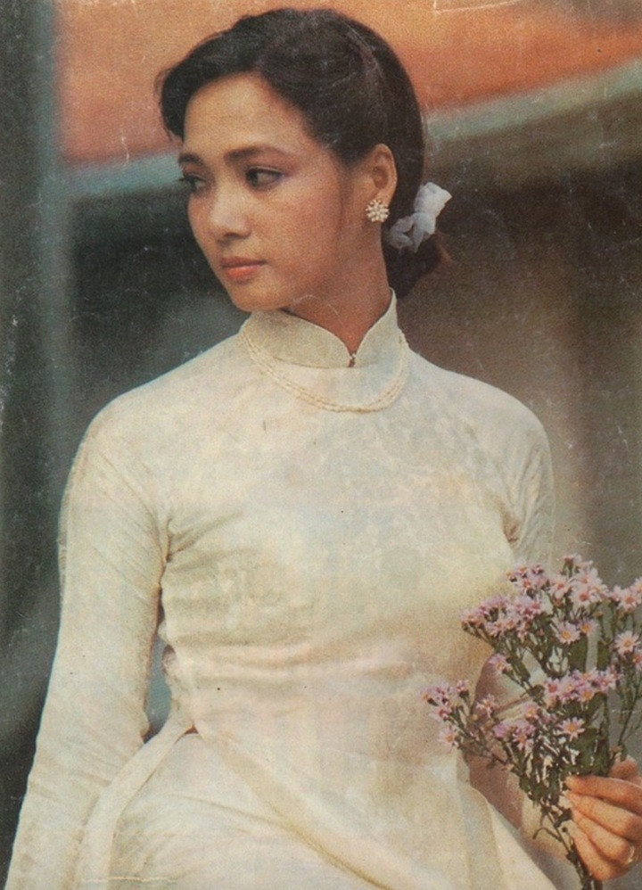 NSND đóng phim dẫn đầu phòng vé: Là mỹ nhân màn ảnh, U70 vẫn trẻ đẹp khó tin - Ảnh 4.