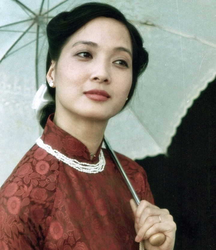 NSND đóng phim dẫn đầu phòng vé: Là mỹ nhân màn ảnh, U70 vẫn trẻ đẹp khó tin - Ảnh 5.