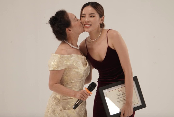 NSND đóng phim dẫn đầu phòng vé: Là mỹ nhân màn ảnh, U70 vẫn trẻ đẹp khó tin - Ảnh 10.