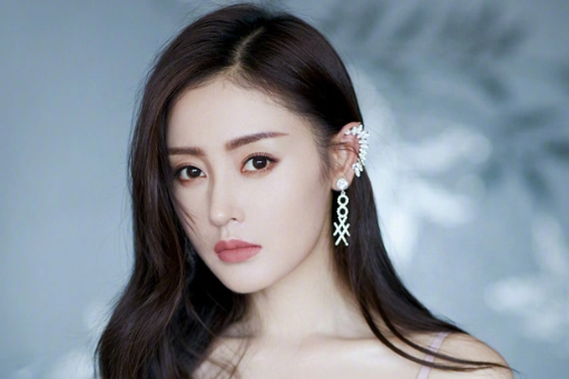 Trương Thiên Ái vướng nghi vấn phẫu thuật thẩm mỹ vì có gương mặt khác lạ