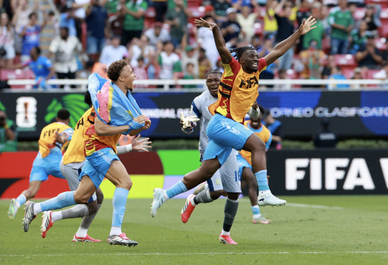 Đội bóng chờ nửa thế kỷ để dự World Cup, cầu thủ được tặng đất, thưởng ô tô