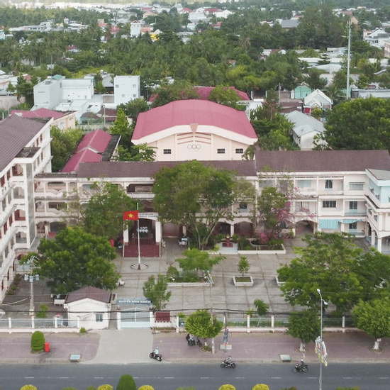 Ngôi trường chuyên đầu tiên và duy nhất có 2 nữ sinh giành Quán quân Olympia