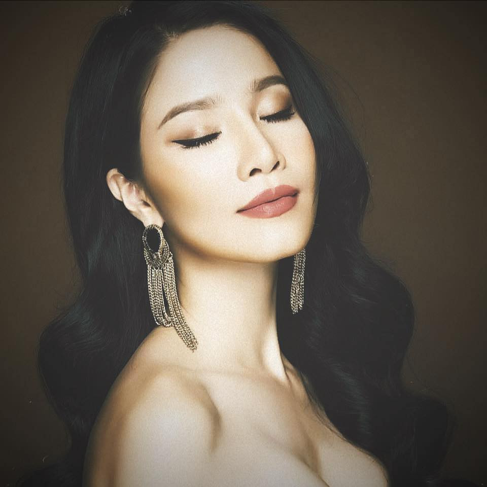 Người mẫu cùng thời Thanh Hằng, Xuân Lan vừa công khai kết hôn lần 3 với chồng Tây hơn 17 tuổi là ai? - Ảnh 4.