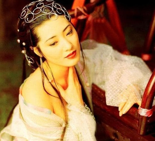 Nữ hoàng phim 18 + từng làm cả Châu Á phát sốt với Tân Kim Bình Mai giờ rời sân khấu, làm bà chủ quán mì- Ảnh 2.