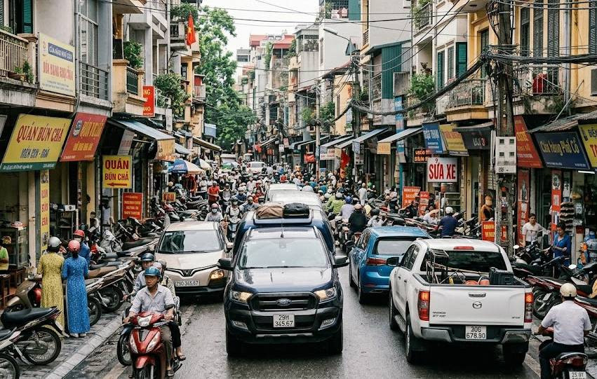 xe ban tai đi trong pho.jpg