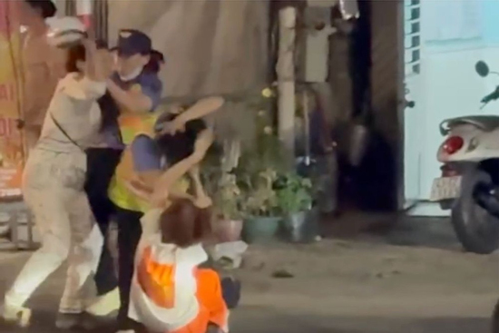 2 phụ nữ đánh nhân viên gác tàu ở Đà Nẵng là mẹ con, thái độ khi công an đến làm việc