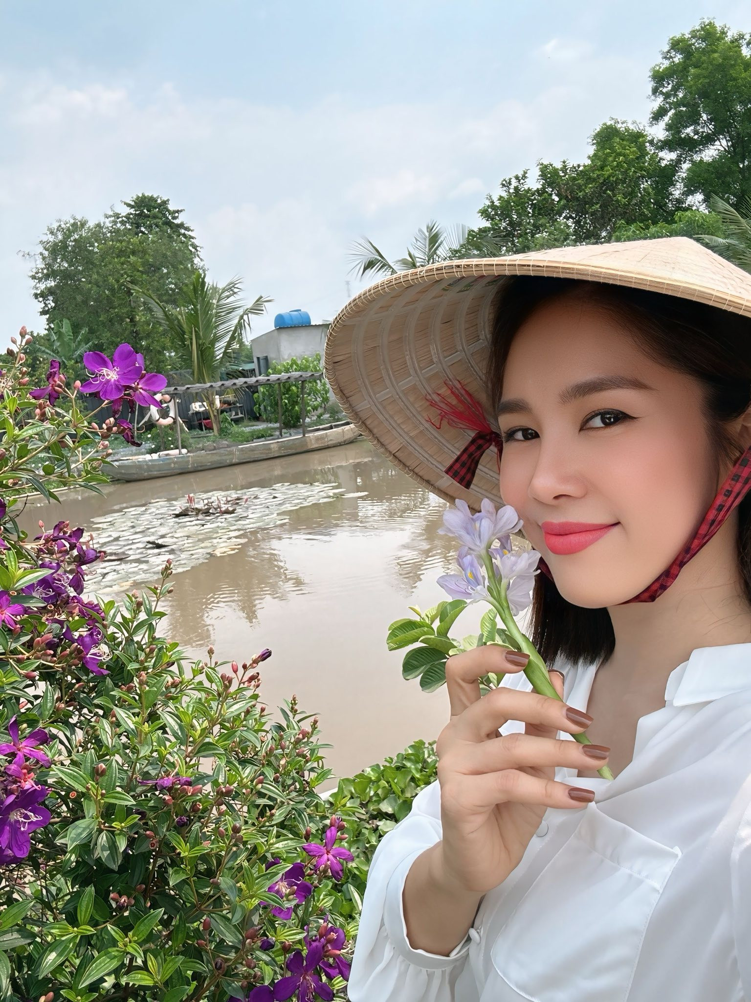 Chụp ảnh cùng bạn diễn kém tuổi, Lê Phương vẫn trẻ đẹp ở tuổi 41 - Ảnh 8.