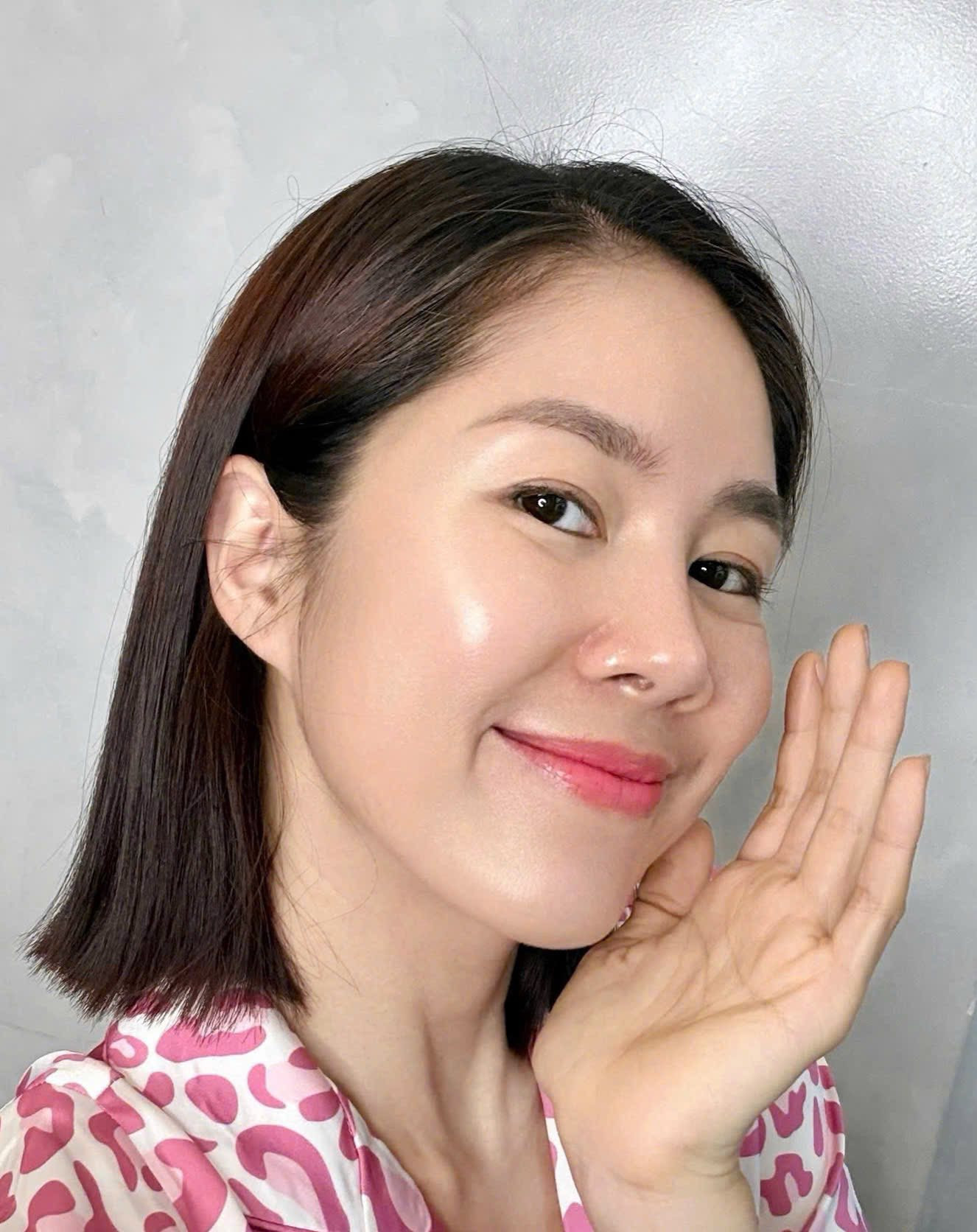 Chụp ảnh cùng bạn diễn kém tuổi, Lê Phương vẫn trẻ đẹp ở tuổi 41 - Ảnh 9.