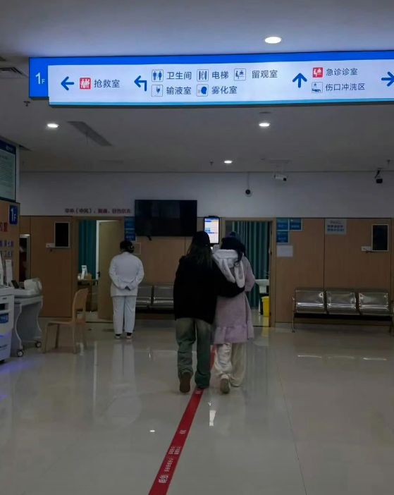 Một nữ diễn viên phải nhập viện cấp cứu giữa đêm, hàng tháng trời bị đày đọa đến kiệt quệ - Ảnh 2