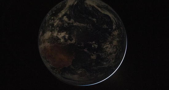 Phi hành gia Artemis II gửi về ảnh Trái Đất chụp bằng iPhone 'đẹp đến nghẹt thở'