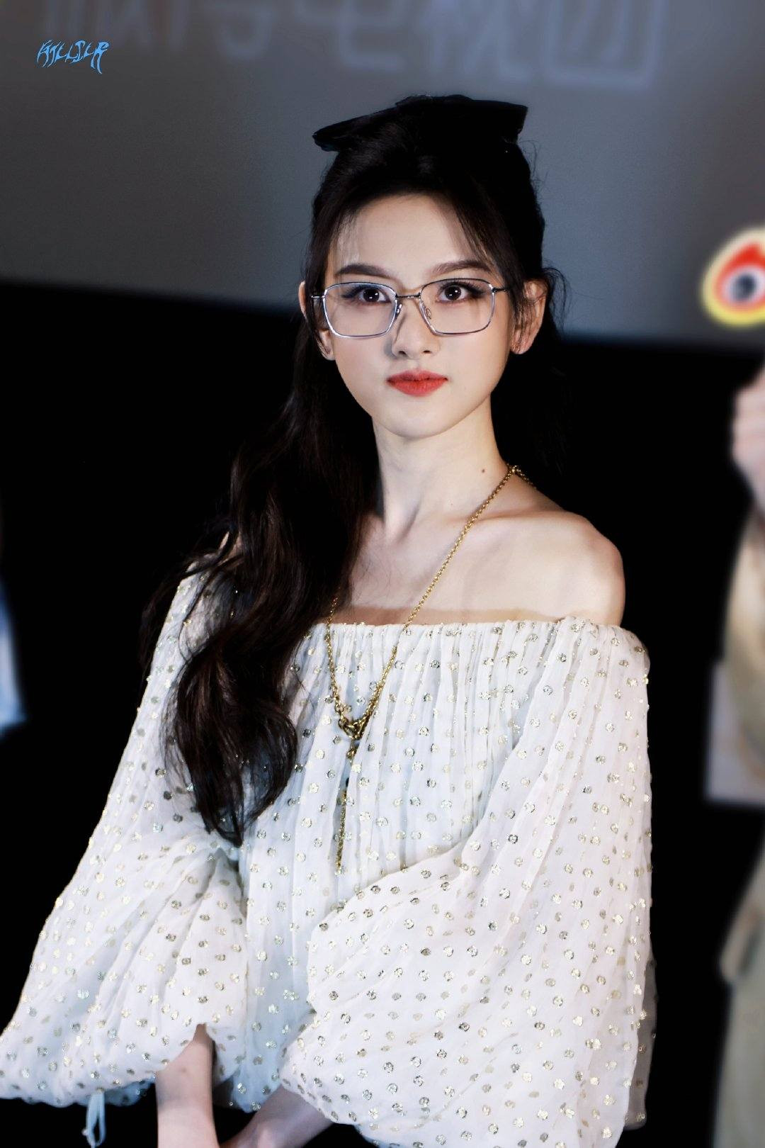 Tống Tổ Nhi khiến khán giả ngỡ ngàng với tạo hình hôn phục trong phim mới - Ảnh 3