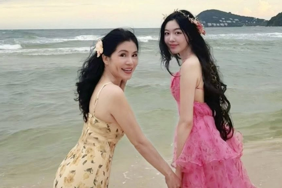 Vợ và con gái MC Quyền Linh tiếp tục gây chú ý