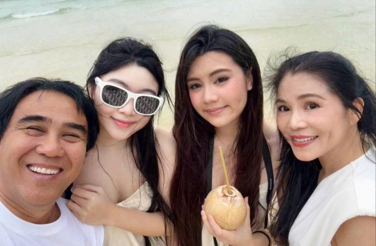 Vợ và con gái MC Quyền Linh gây chú ý trong sinh nhật 20 tuổi Lọ Lem - Ảnh 7.