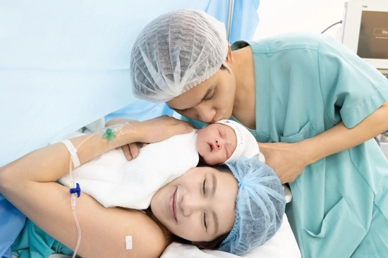 Á hậu Quỳnh Châu chia sẻ toàn bộ quá trình sinh mổ con đầu lòng