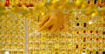 Giá vàng tăng dữ dội, dầu lao dốc 19% sau tuyên bố ngừng bắn của ông Donald Trump