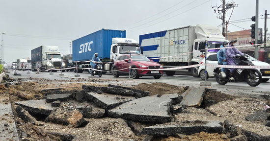 Hà Nội yêu cầu đình chỉ công trình gây bụi, mất an toàn