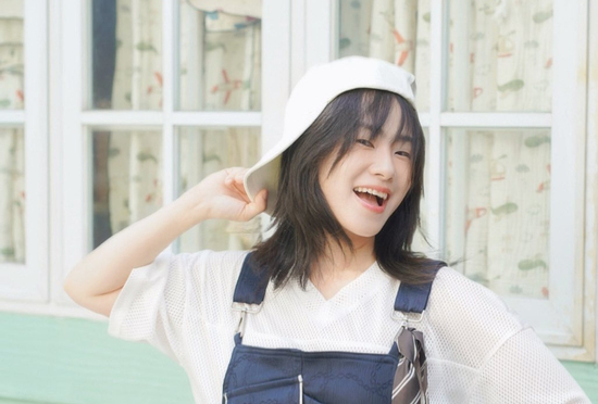 Nữ ca sĩ người Việt gốc Hoa gây chú ý ở tuổi 42