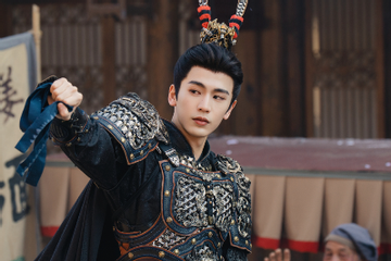 Trương Lăng Hách rơi vào tình thế cực kỳ nguy hiểm với hình tượng 'tướng quân phấn nền'