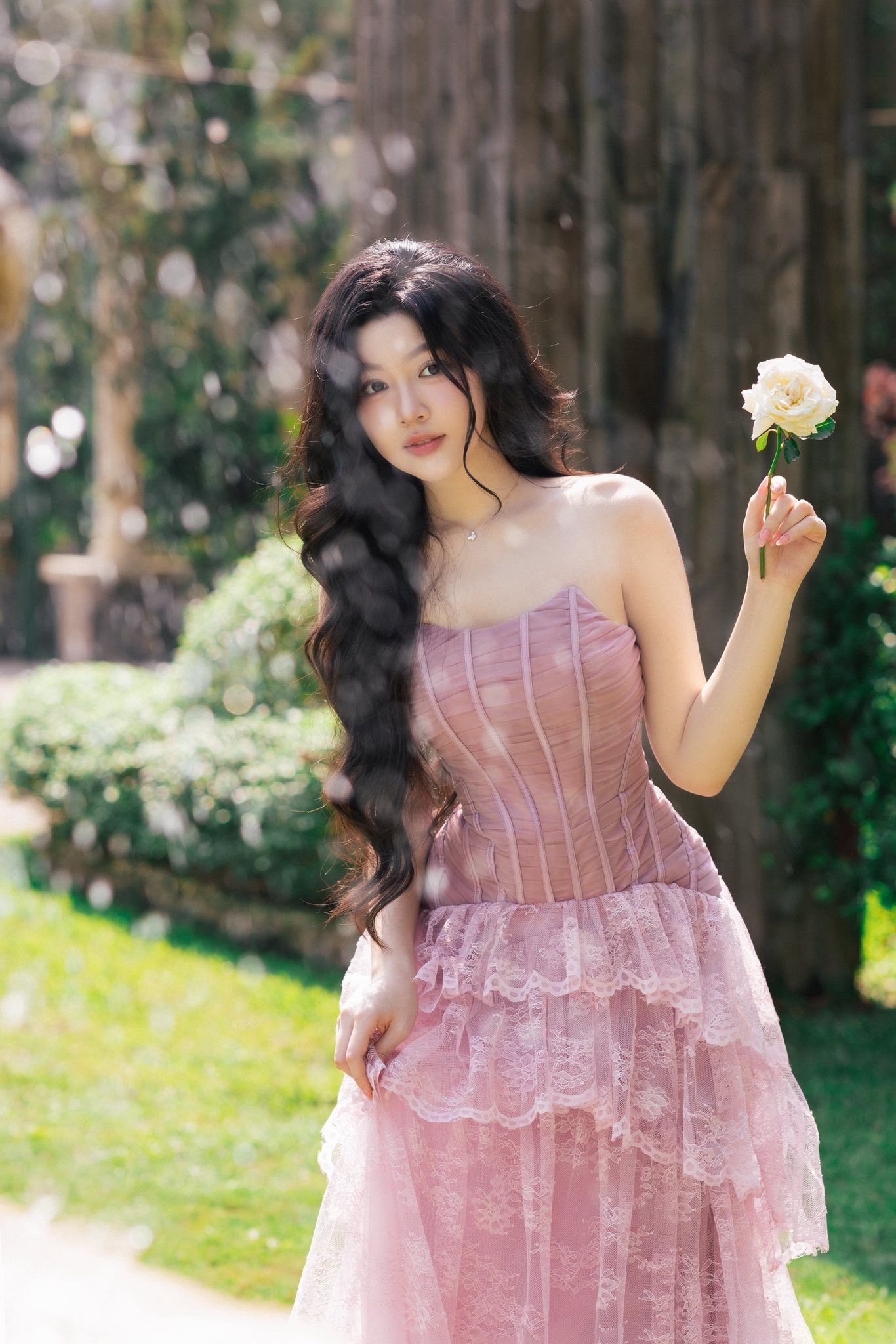 Lọ Lem 20 tuổi nhà MC Quyền Linh: Vẻ đẹp nàng thơ và cuộc sống hiện tại - Ảnh 8.