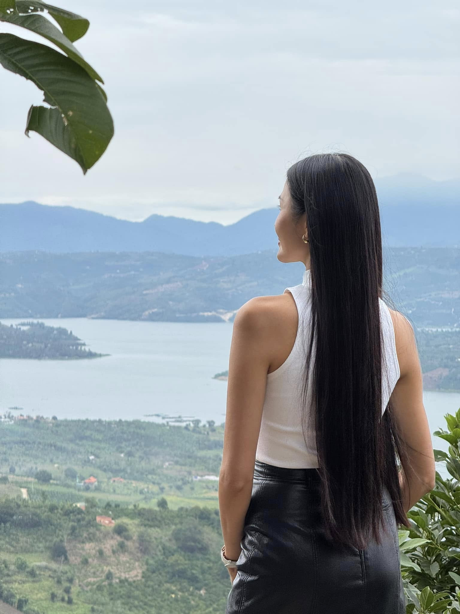 Á hậu quê Thanh Hóa vừa đăng ký casting Victoria's Secret có sắc vóc ra sao?插图3 Á hậu Hoàng Thùy vừa đăng ký casting Victoria's Secret có sắc vóc ra sao? - Ảnh 5.