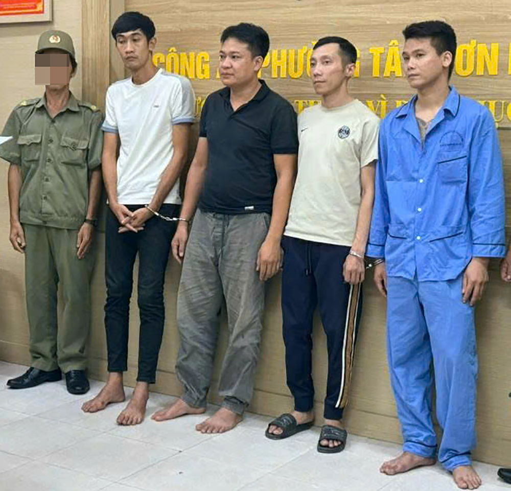 gay roi trat tu cong cong.png