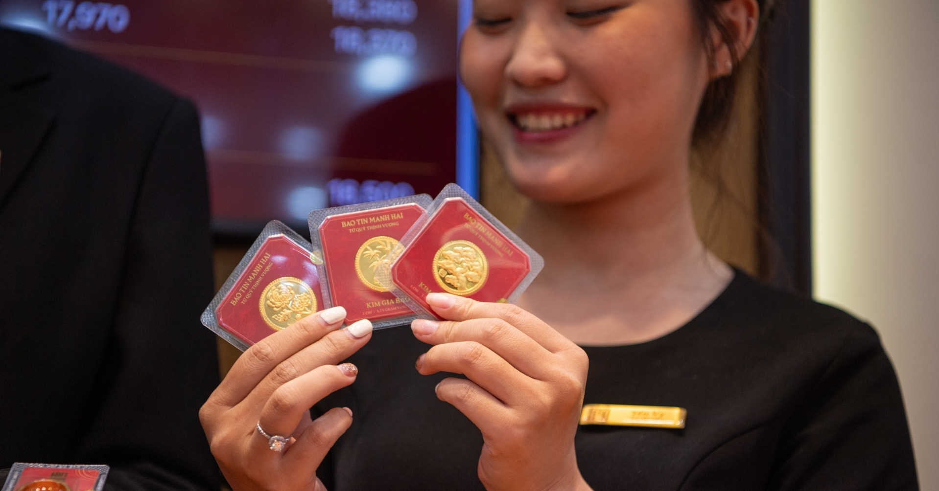 Cô gái trộm kim cương, đồ hiệu trị giá 10 tỷ đồng của mẹ bạn trai cũ đem bán rồi chuyển tiền cho bạn trai mới: Khởi tố Nguyễn Đỗ Mỹ Anh SN 2007插图2