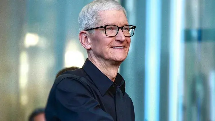 ceo tim cook bloomberg