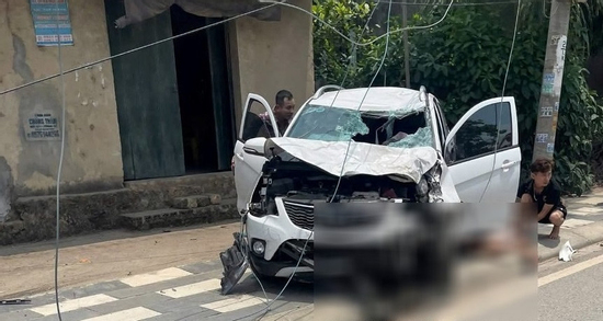 Va chạm với ô tô ở Hải Phòng, người chồng tử vong tại chỗ, vợ và con bị thương