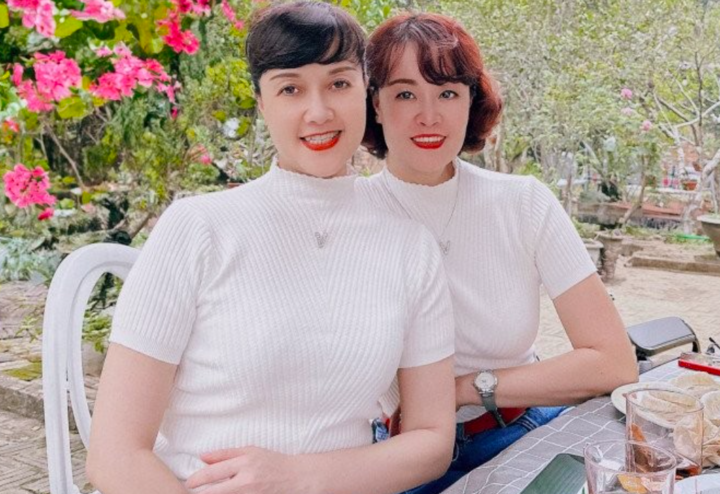 Vân Dung và chị gái cùng tham gia cuộc thi Hoa hậu báo Tiền phong 1992. Trong khi Vân Dung dừng chân ở top 15, chị gái lại lọt top 10.