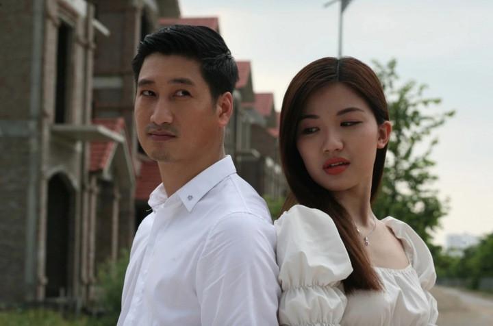 Trước khi bộ phim lên sóng, Lương Thanh cũng đã được ê-kíp động viên và chuẩn bị tâm lý nhận “gạch đá”. Lần đầu nhận vai diễn phản diện, Lương Thanh chia sẻ cô cũng cảm thấy ghét chính nhân vật của mình.