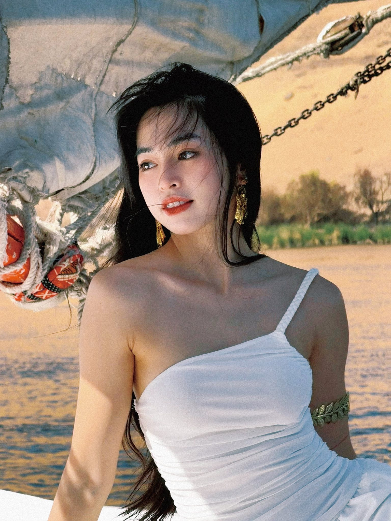 Có thể là hình ảnh về thuyền