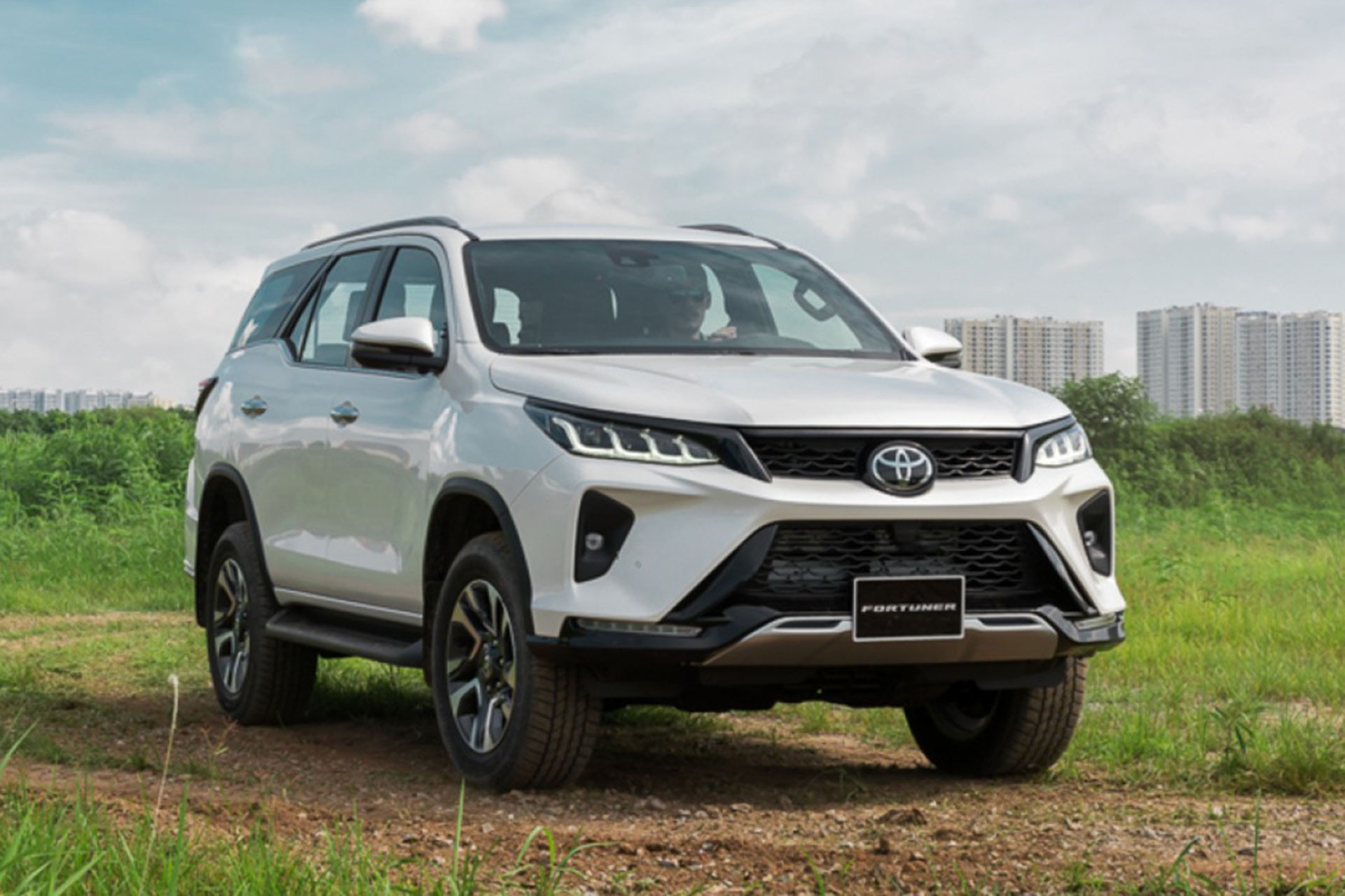 toyota fortuner legender 401.jpg
