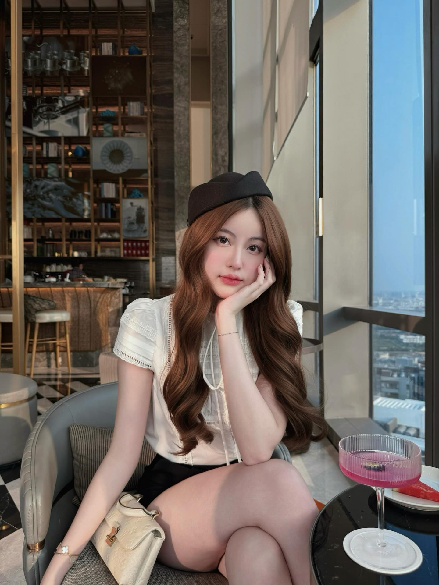 Có thể là hình ảnh về mũ