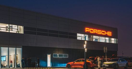 Chủ xe tố Porsche độc quyền sửa xe, garage ngoài 'bó tay' bảo dưỡng Cayenne