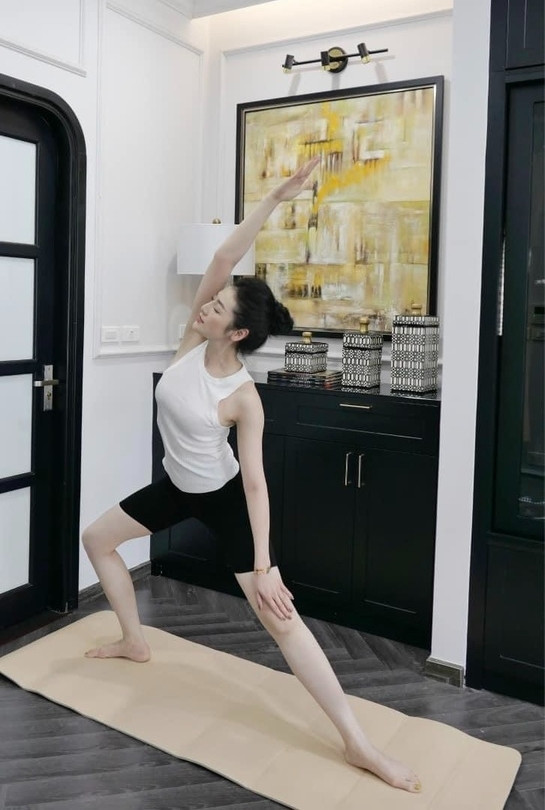 Nàng Á hậu rời showbiz: Sống đời xa hoa, ở biệt thự ven sông đắt đỏ bậc nhất Hà thành - Ảnh 13.
