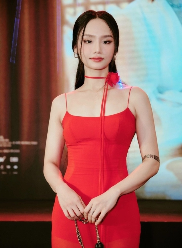 Vượt lên mọi định kiến, Miu Lê tập luyện và ăn kiêng khắt khe để có được thân hình chuẩn. Cô thiết lập lại chế độ tập luyện và ăn kiêng để lấy lại vóc dáng thon thả.