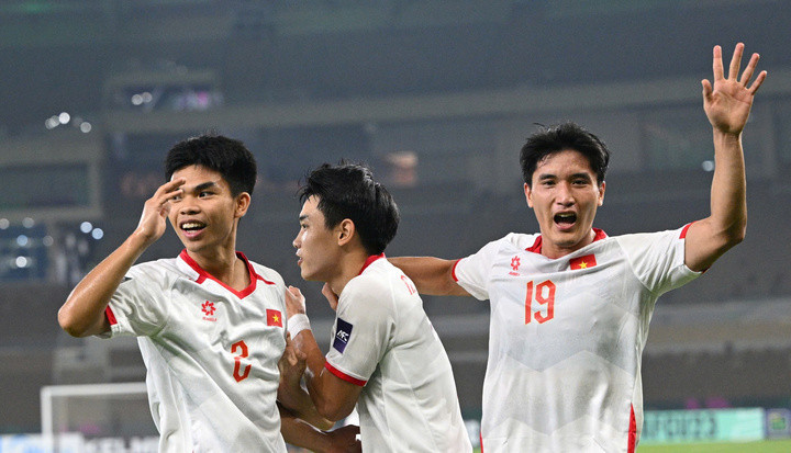 U23 Việt Nam toàn thắng ở vòng bảng giải châu Á và tiến vào tứ kết với tư cách đội đầu bảng.