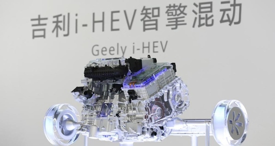 Geely thẳng thừng tuyên bố công nghệ hybrid tự sạc của họ 'ăn đứt' Toyota