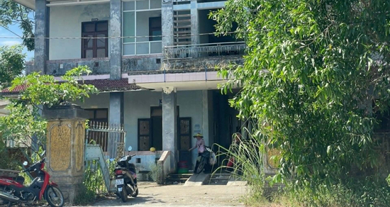Đâm vợ cũ rồi tự sát bất thành, người đàn ông đi đầu thú