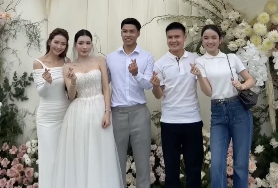 Văn Thanh cưới nàng tiểu thư giáu có, rước dâu hoành tráng bằng siêu xe插图5 Văn Thanh cưới nàng tiểu thư giáu có, rước dâu hoành tráng bằng siêu xe插图5