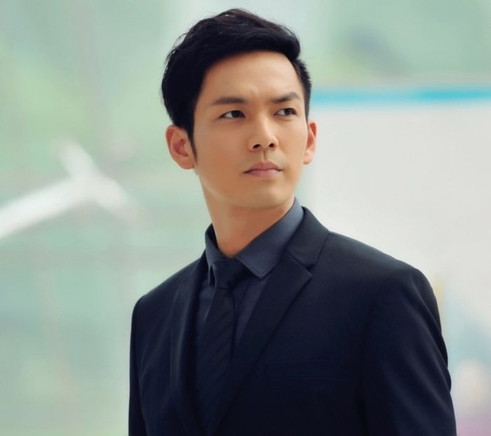 Diễn viên Chung Hán Lương tuổi 52 giữ phong độ nam thần, giấu kín chuyện đời tư插图3 chung han luong 201024.jpg
